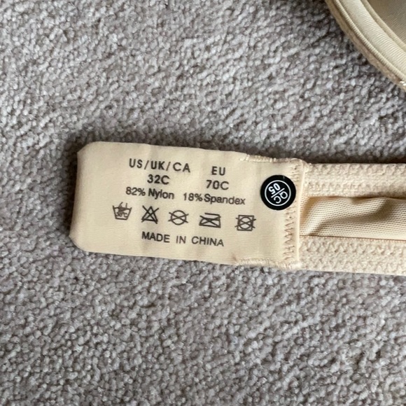 Add 2 sizes T-shirt bra 32C, cleavage, sexy, multi-way wear - Picture 7 of 8